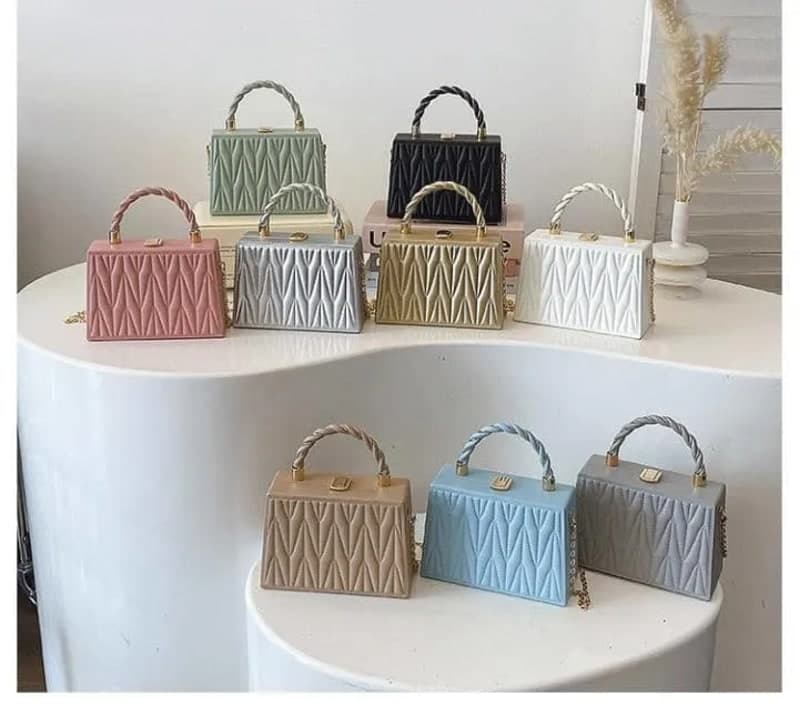 Clutch nzuri sana na kubwa pia